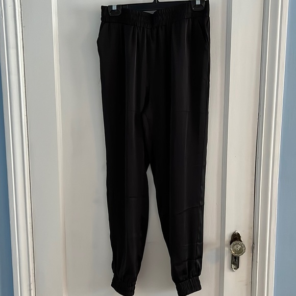 Fun silky joggers - Picture 1 of 8